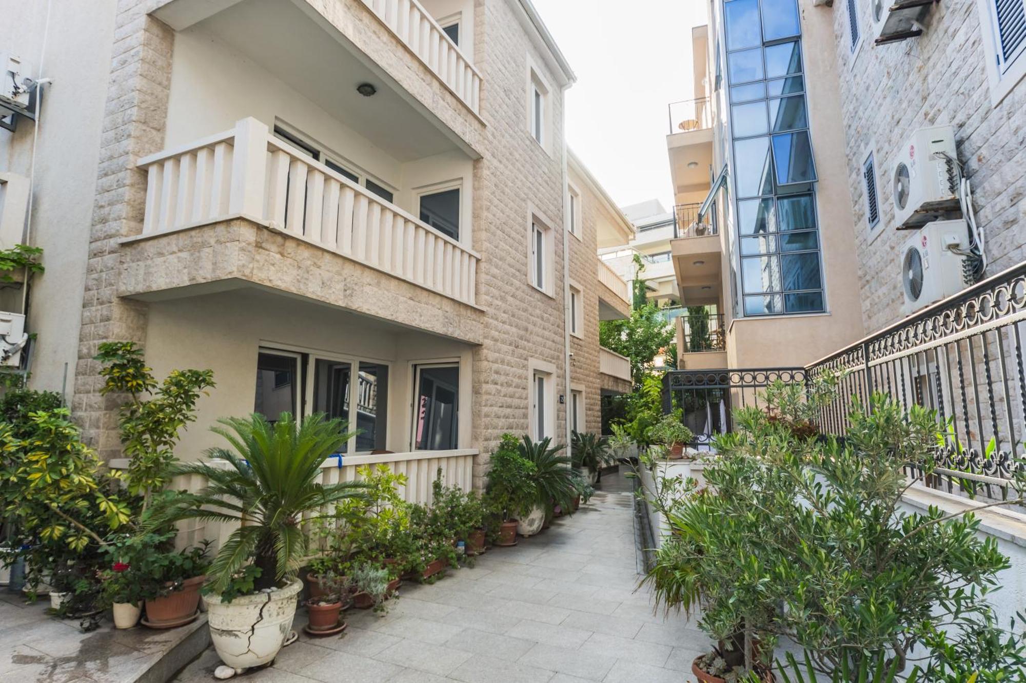Apartments Franicevic Petrovac Екстериор снимка