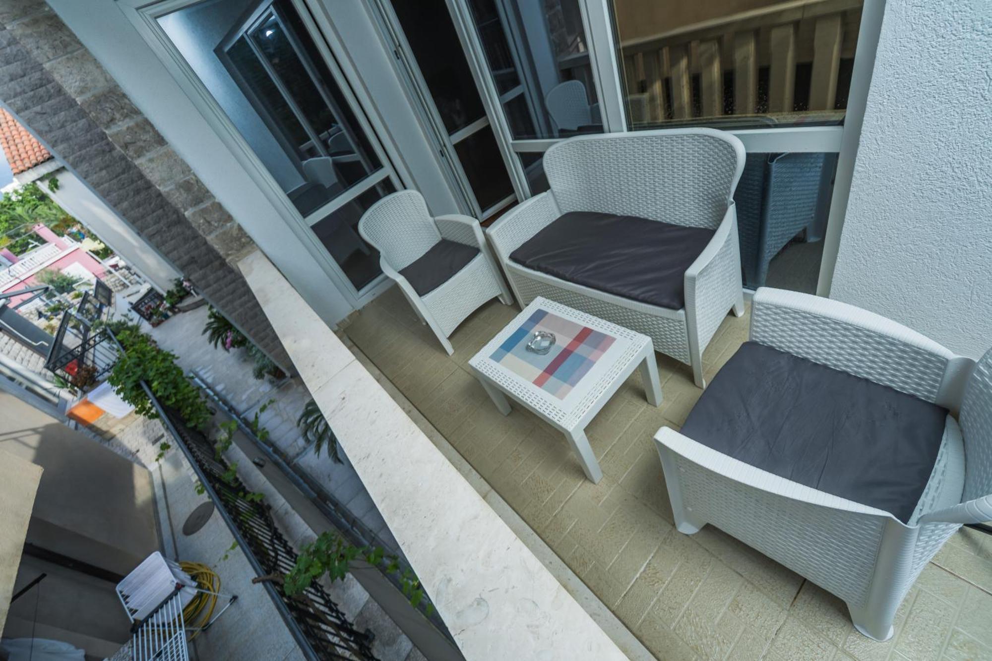 Apartments Franicevic Petrovac Екстериор снимка