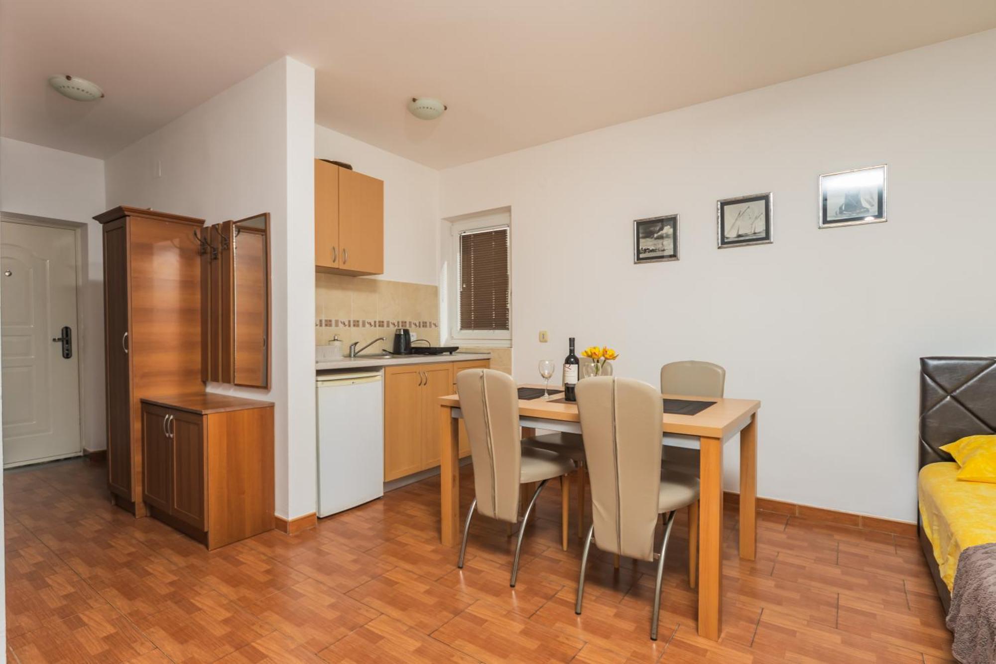 Apartments Franicevic Petrovac Екстериор снимка