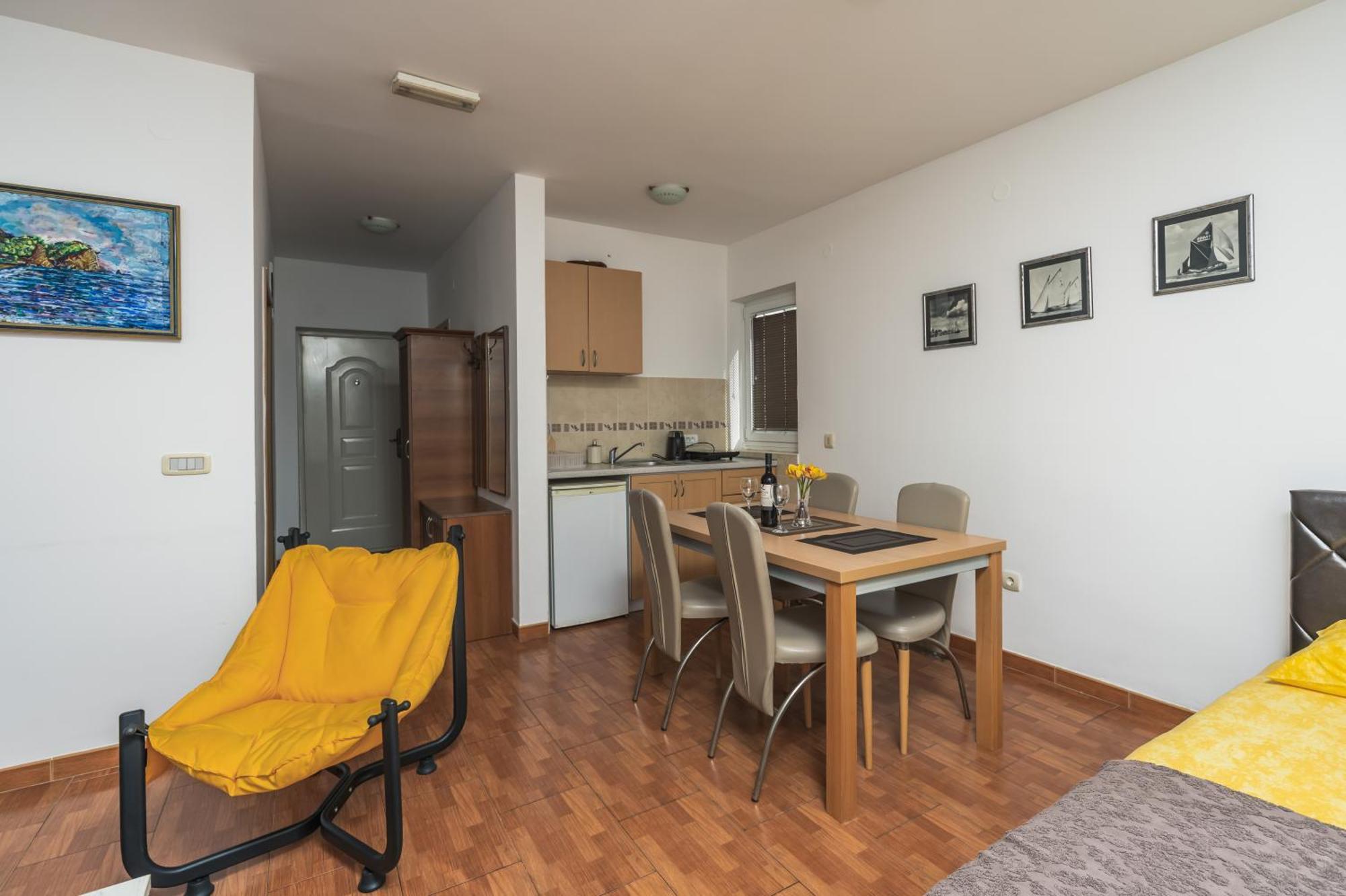 Apartments Franicevic Petrovac Екстериор снимка