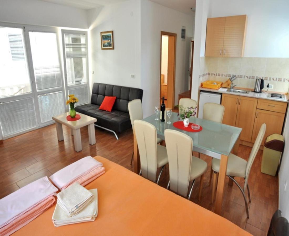 Apartments Franicevic Petrovac Стая снимка