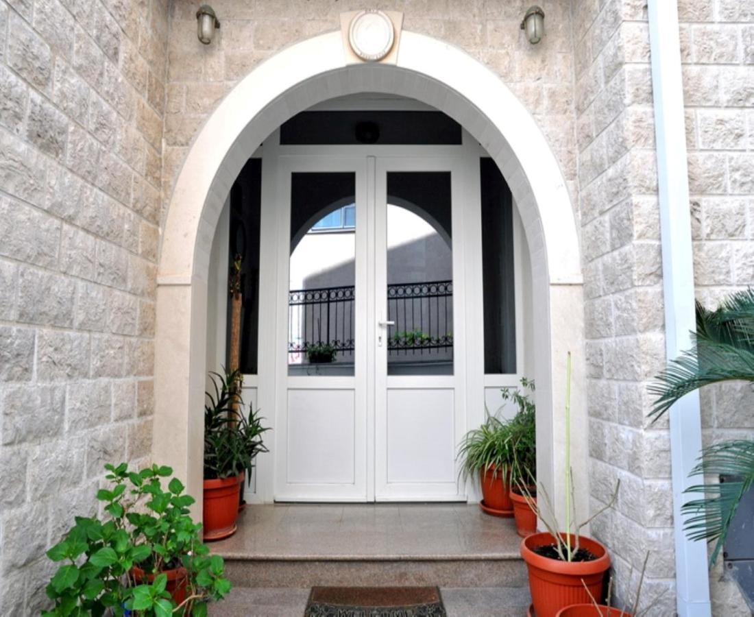 Apartments Franicevic Petrovac Стая снимка